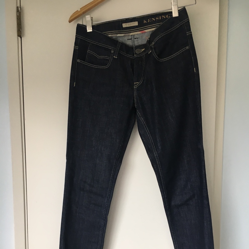 Women’s Burberry dark wash skinny jeans